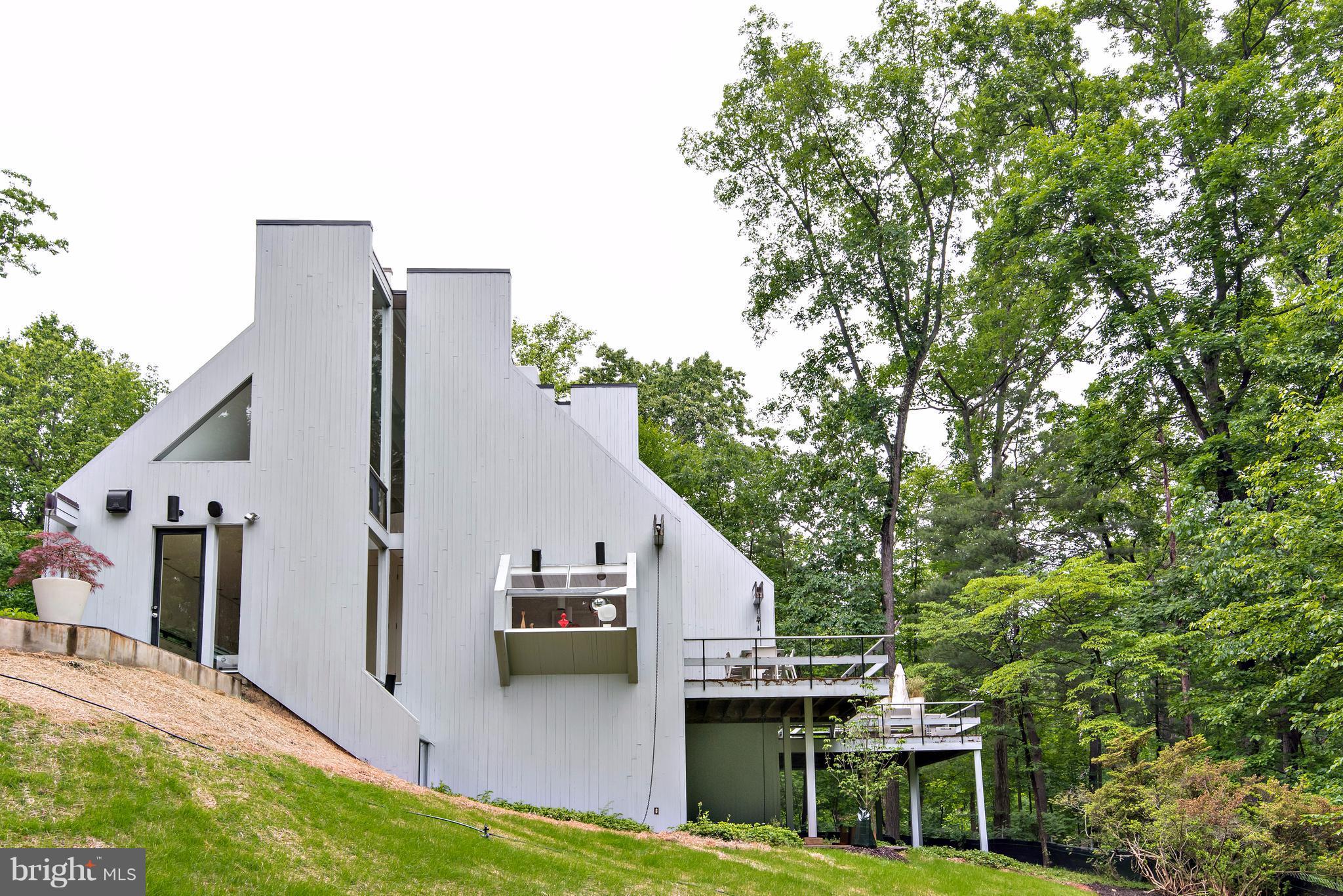 8630 Overlook Road McLean, VA 22102 - Photo 30 of 30 Side Exterior, w/unbelievable hidden potential!