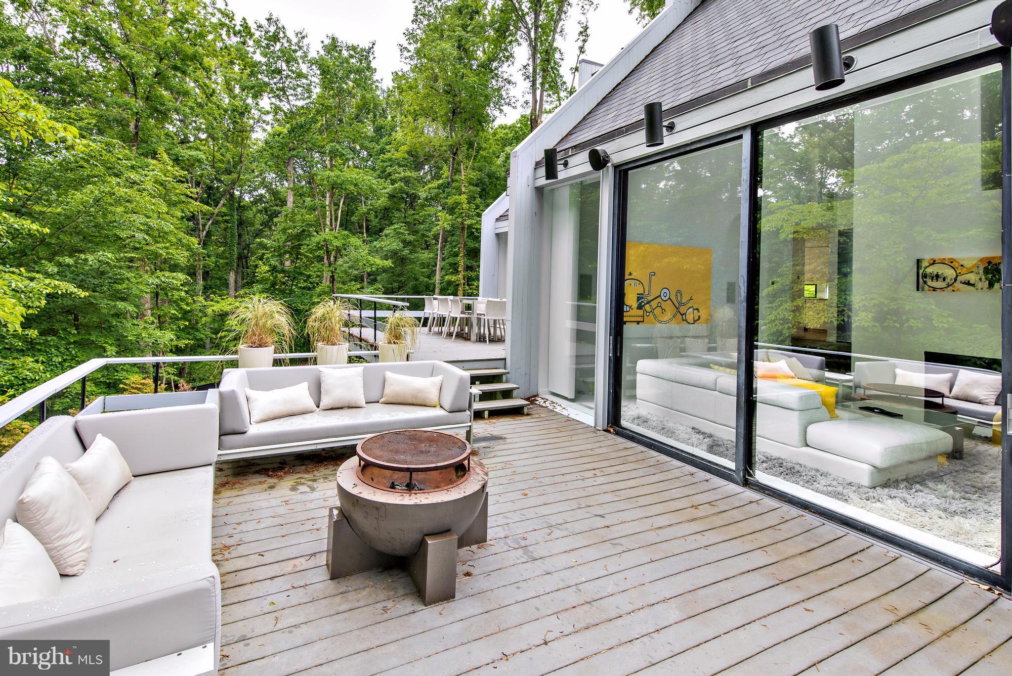 8630 Overlook Road McLean, VA 22102 - Photo 6 of 30 Large Deck
