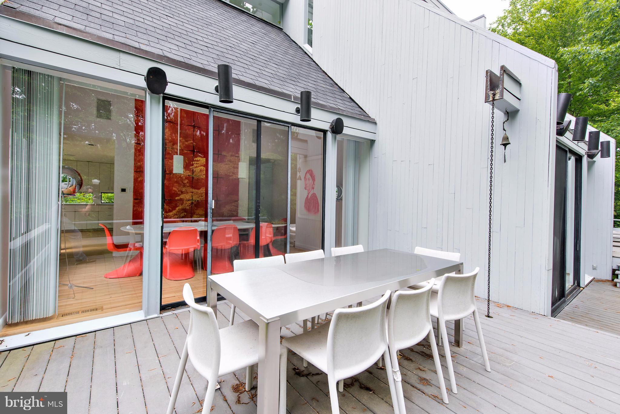 8630 Overlook Road McLean, VA 22102 - Photo 10 of 30 Outdoor Dining