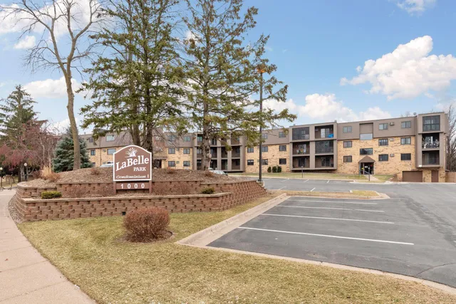 $199,700 | 1000 41st Avenue Northeast, Unit 118, Columbia Heights, MN 55421