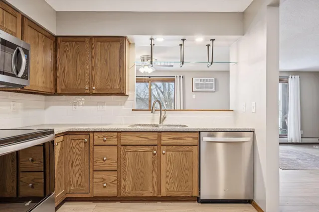 $199,700 | 1000 41st Avenue Northeast, Unit 118, Columbia Heights, MN 55421