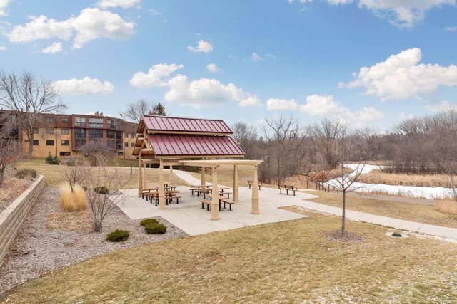 $199,700 | 1000 41st Avenue Northeast, Unit 118, Columbia Heights, MN 55421