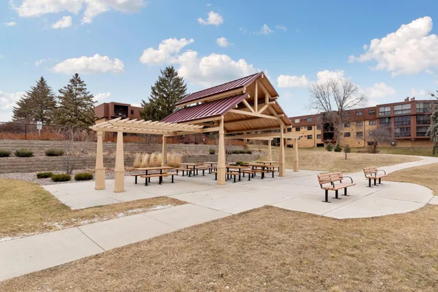 $199,700 | 1000 41st Avenue Northeast, Unit 118, Columbia Heights, MN 55421