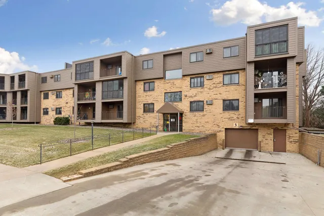 $199,700 | 1000 41st Avenue Northeast, Unit 118, Columbia Heights, MN 55421