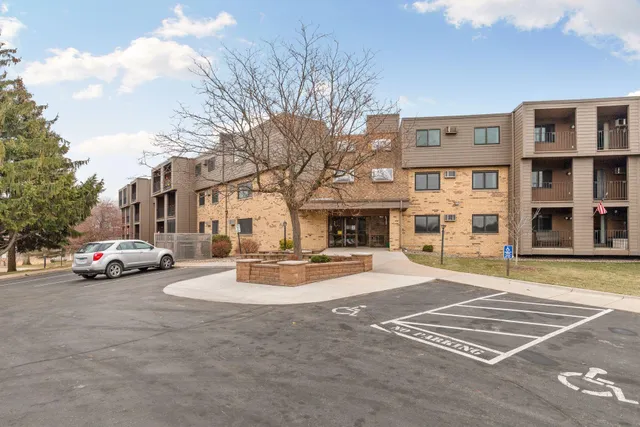 $199,700 | 1000 41st Avenue Northeast, Unit 118, Columbia Heights, MN 55421