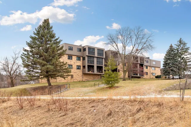 $199,700 | 1000 41st Avenue Northeast, Unit 118, Columbia Heights, MN 55421