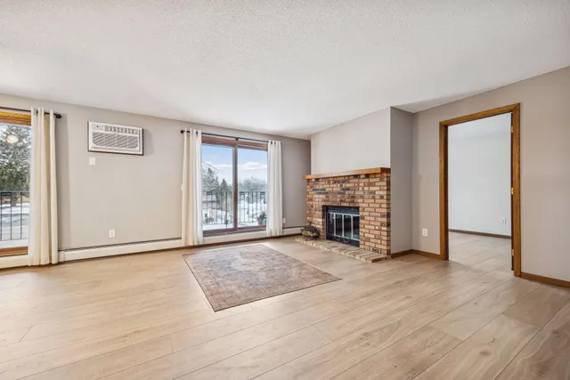 $199,700 | 1000 41st Avenue Northeast, Unit 118, Columbia Heights, MN 55421