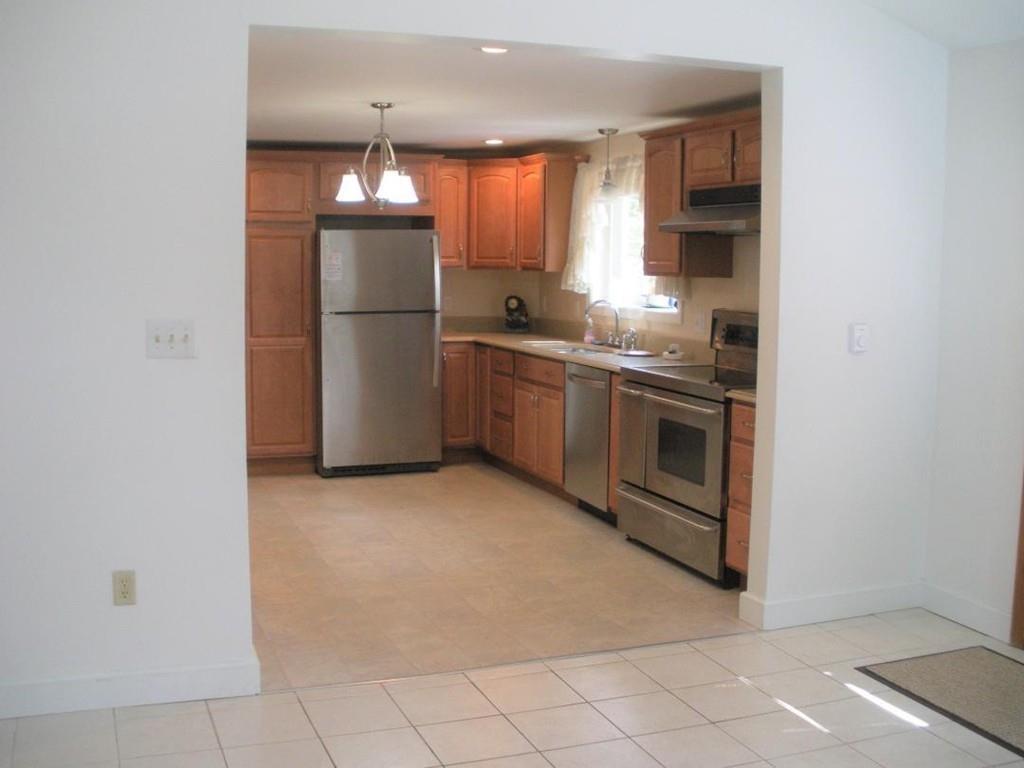 52 Hale Road Walpole, MA 02032 - Photo 7 of 23 Gallery Image 7