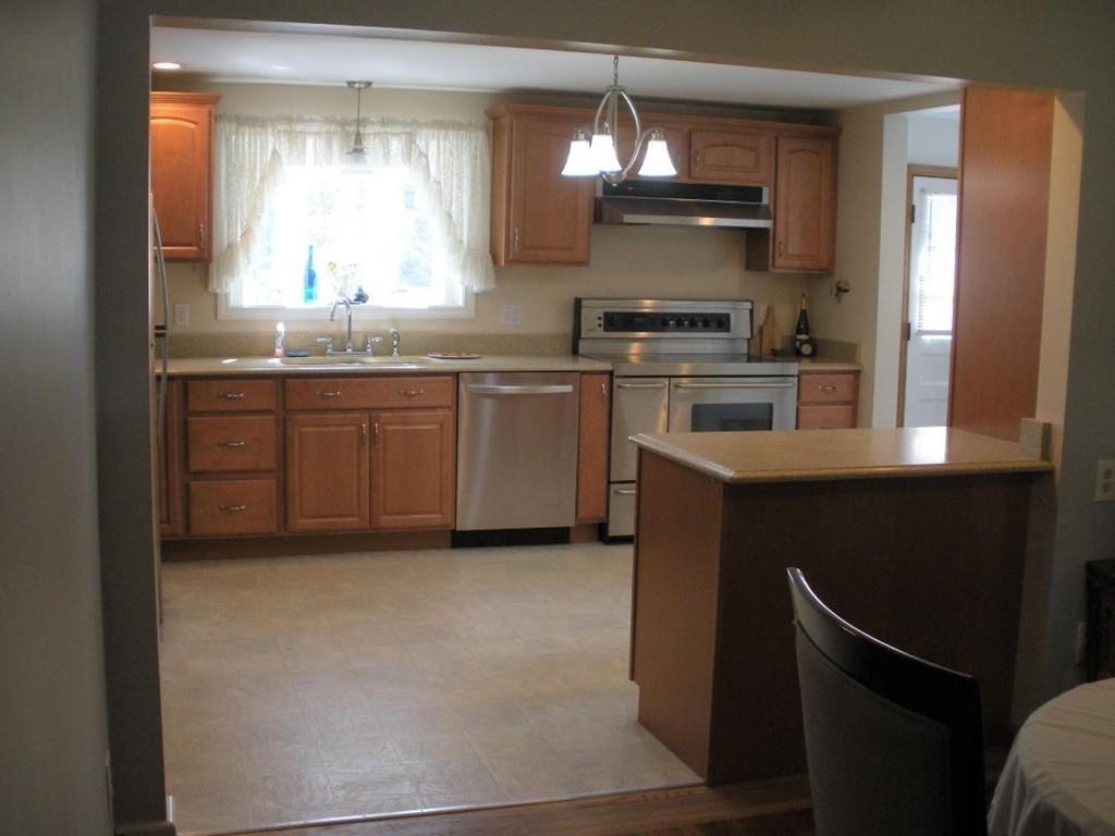 52 Hale Road Walpole, MA 02032 - Photo 9 of 23 Gallery Image 9