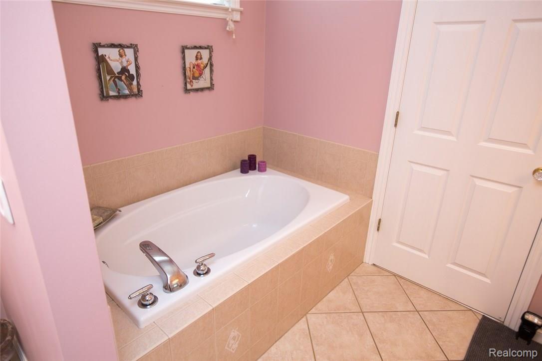 1812 Gilmore Street Howell, MI 48855 - Photo 26 of 39 Master Bath 2.jpg