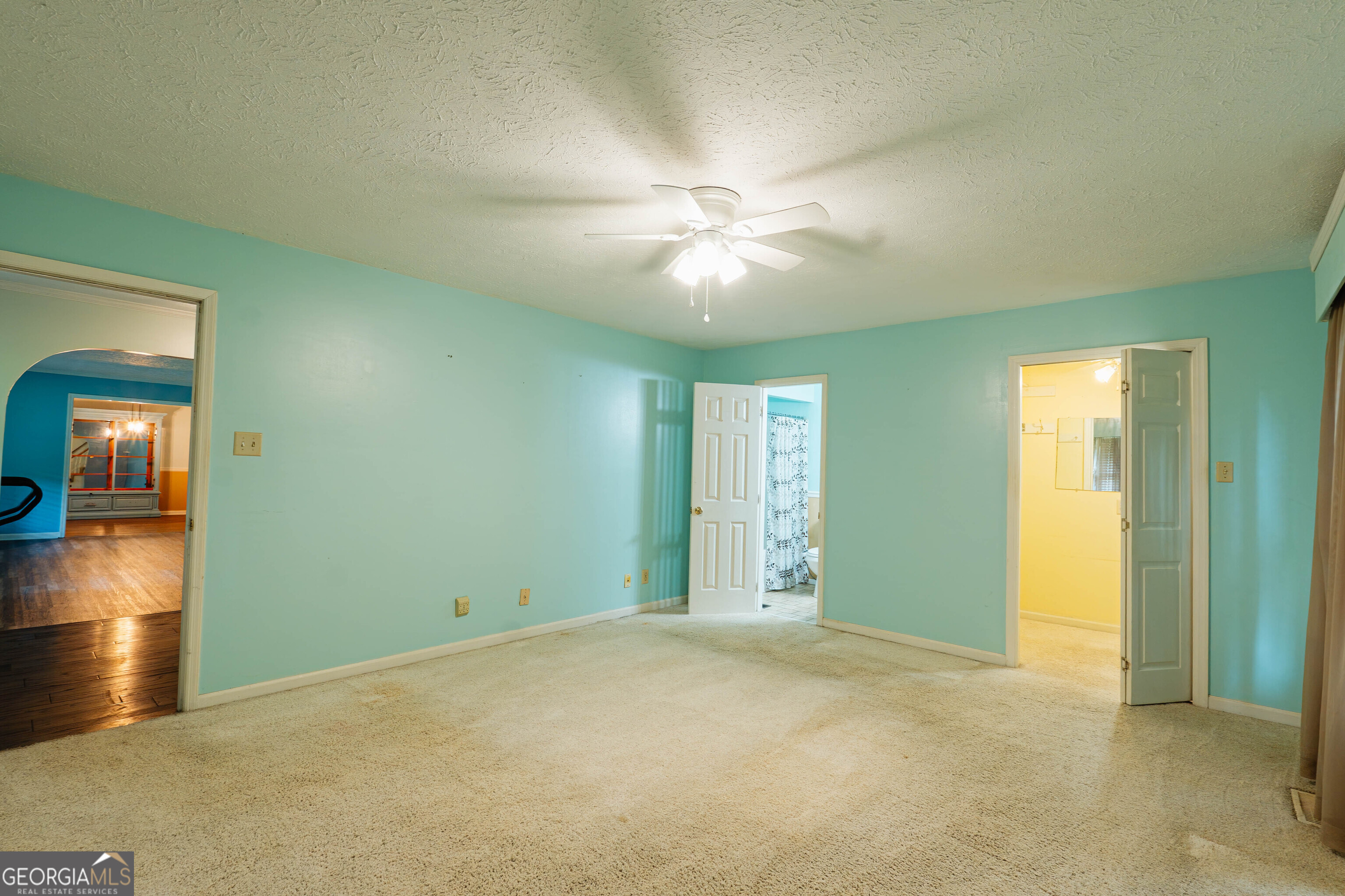 139 Cords Bridge Road Northeast Milledgeville, GA 31061 - Photo 14 of 35 an empty room with closet and a chandelier fan