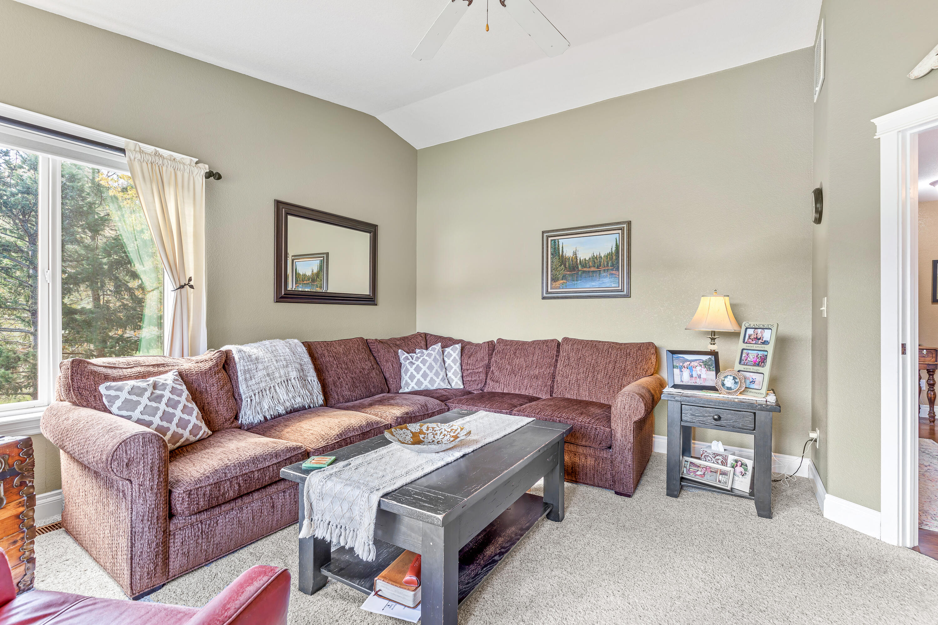 7811 Lost Creek Road Eagle Point, OR 97524 - Photo 21 of 81 Family Room