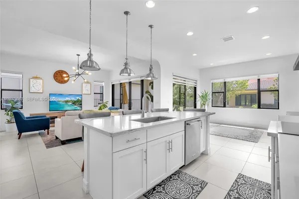 $5,500 | 1052 Southwest 113th Way, Unit 1052, Pembroke Pines, FL 33025