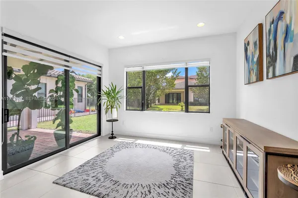$5,500 | 1052 Southwest 113th Way, Unit 1052, Pembroke Pines, FL 33025