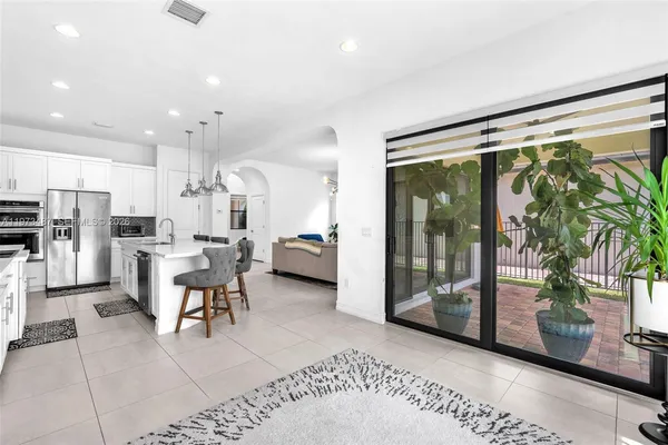 $5,500 | 1052 Southwest 113th Way, Unit 1052, Pembroke Pines, FL 33025