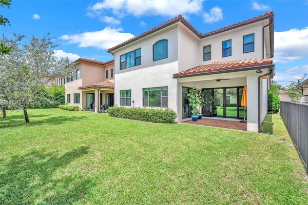 $5,500 | 1052 Southwest 113th Way, Unit 1052, Pembroke Pines, FL 33025