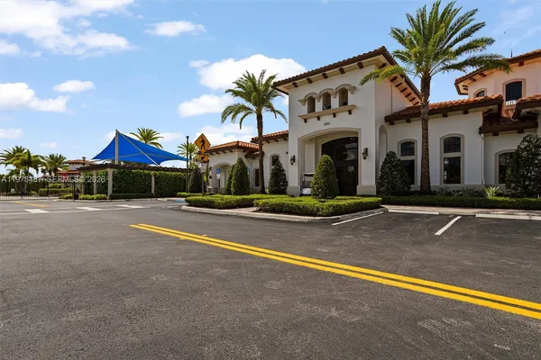 $5,500 | 1052 Southwest 113th Way, Unit 1052, Pembroke Pines, FL 33025