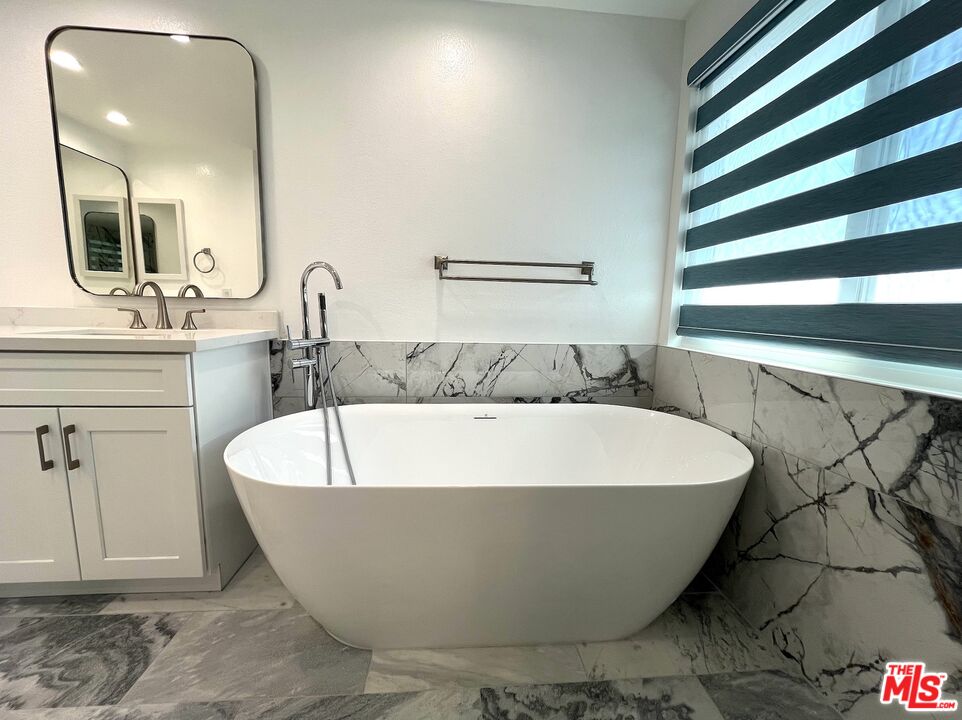 12105 Falcon Crest Way Porter Ranch, CA 91326 - Photo 23 of 45