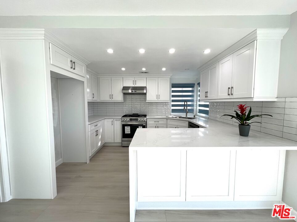 12105 Falcon Crest Way Porter Ranch, CA 91326 - Photo 9 of 45