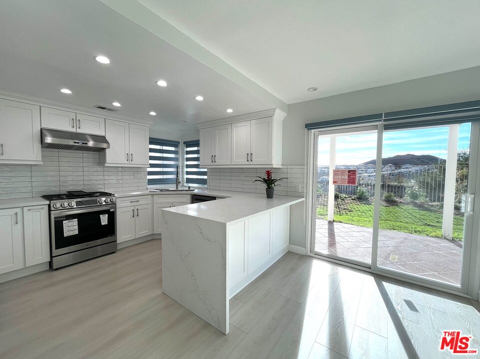 12105 Falcon Crest Way Porter Ranch, CA 91326 - Photo 10 of 45