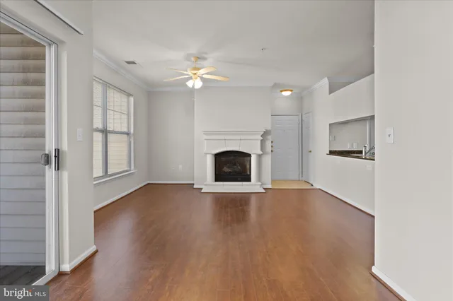 $1,975 | 4401 Weatherington Lane, Unit 304, Fairfax, VA 22030