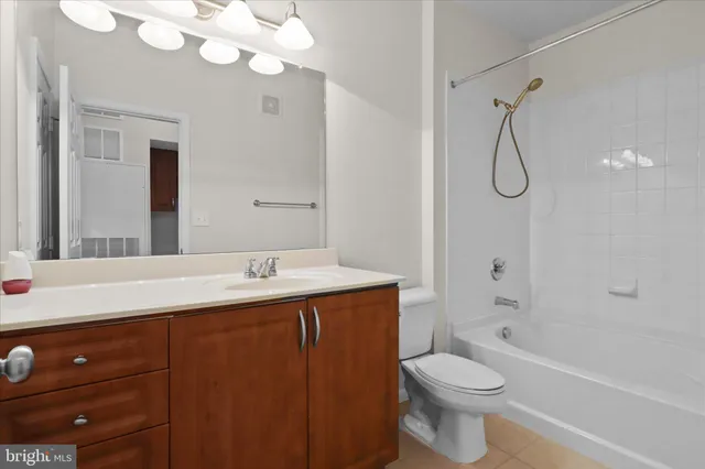 $1,975 | 4401 Weatherington Lane, Unit 304, Fairfax, VA 22030