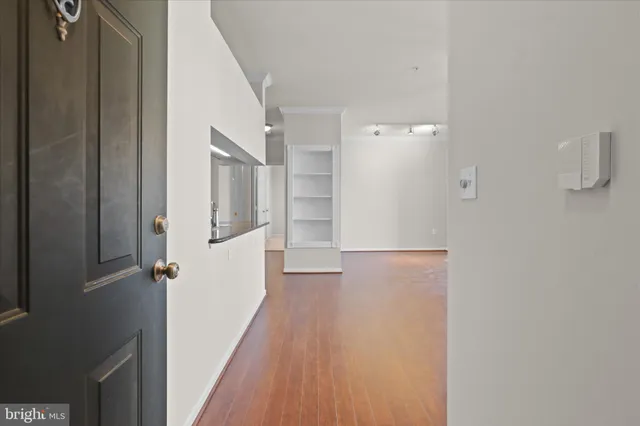 $1,975 | 4401 Weatherington Lane, Unit 304, Fairfax, VA 22030