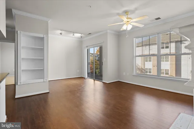 $1,975 | 4401 Weatherington Lane, Unit 304, Fairfax, VA 22030