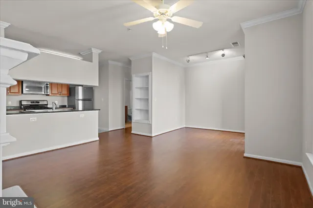 $1,975 | 4401 Weatherington Lane, Unit 304, Fairfax, VA 22030