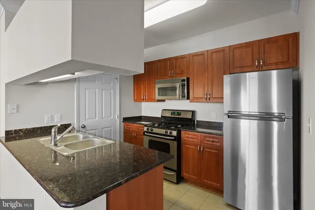 $1,975 | 4401 Weatherington Lane, Unit 304, Fairfax, VA 22030