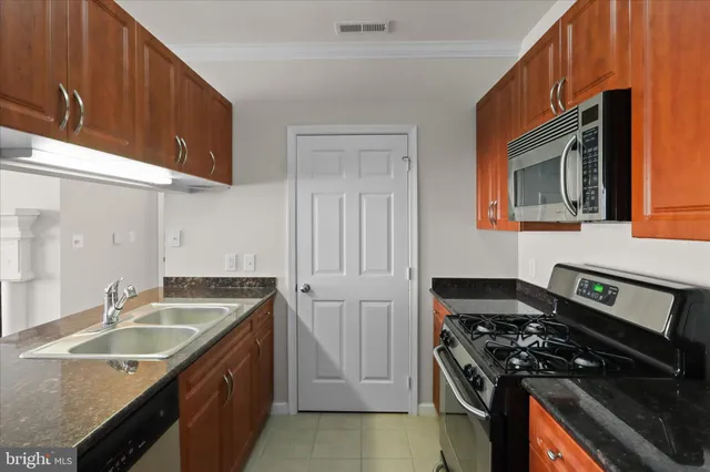 $1,975 | 4401 Weatherington Lane, Unit 304, Fairfax, VA 22030