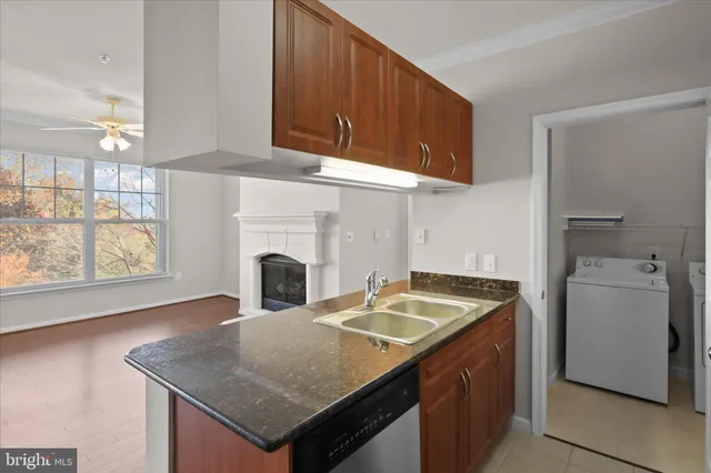 $1,975 | 4401 Weatherington Lane, Unit 304, Fairfax, VA 22030