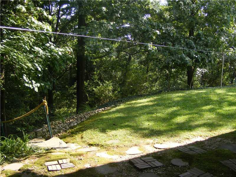 373 Hawthorne Road Pittsburgh, PA 15209 - Photo 21 of 25 Yard/Garden.