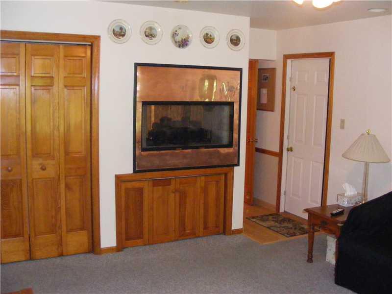 373 Hawthorne Road Pittsburgh, PA 15209 - Photo 7 of 25 Family Room.