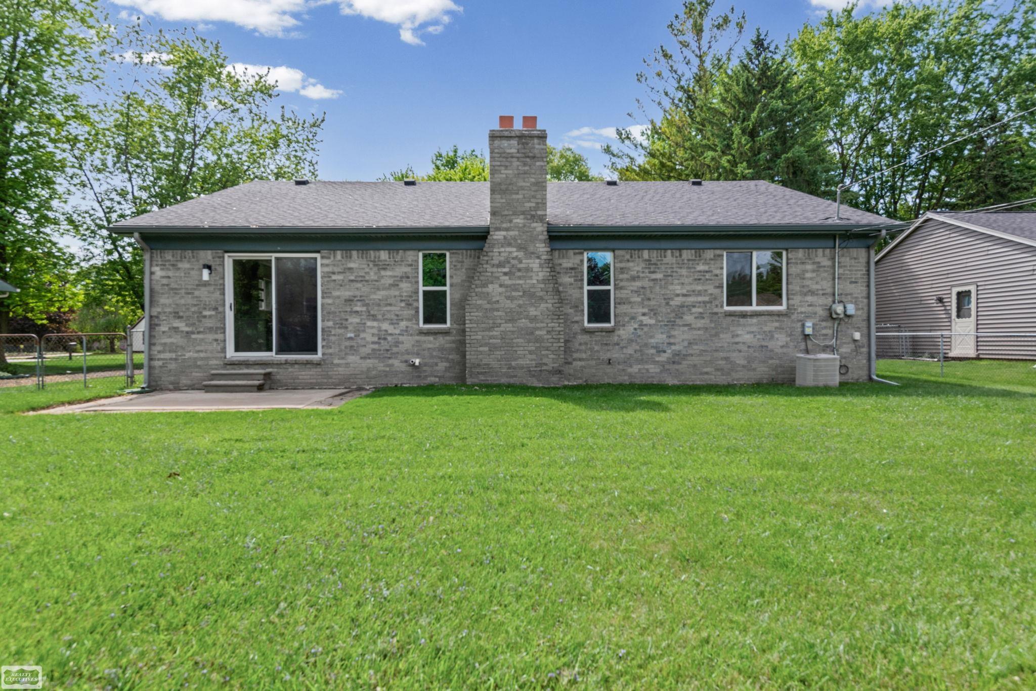 45310 Fairchild Road Macomb, MI 48042 - Photo 27 of 32