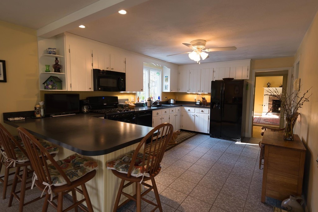 148 Bolas Road Duxbury, MA 02332 - Photo 4 of 17 Gallery Image 4
