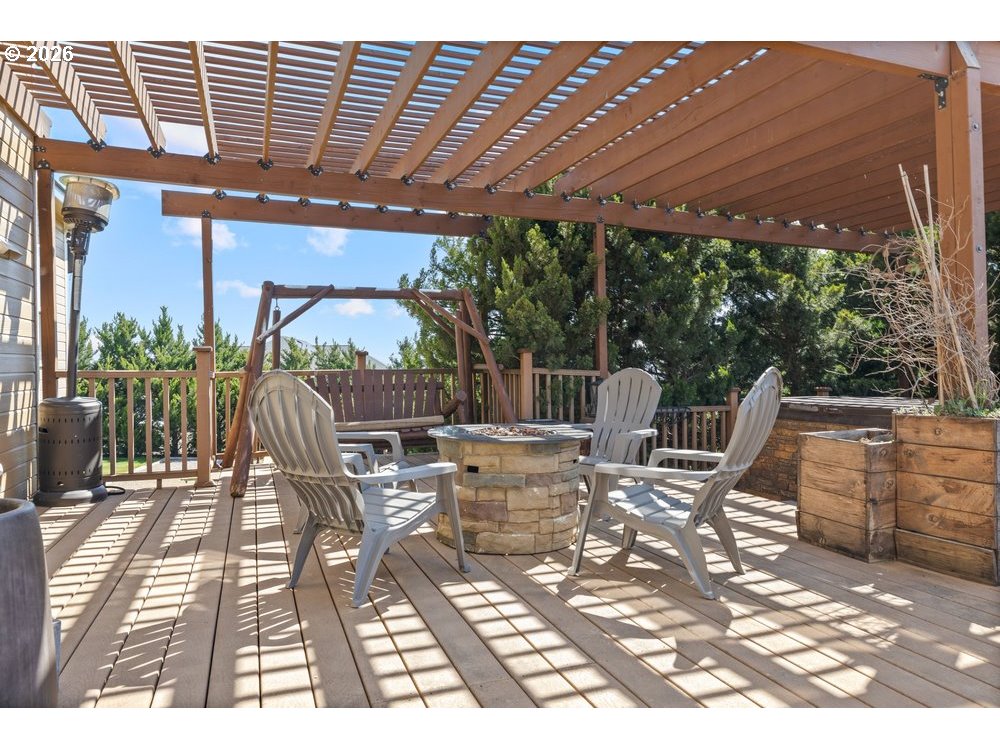 500 St Hilaire Road Yakima, WA 98901 - Photo 23 of 29 a view of a patio with a table and chairs under an umbrella with a barbeque