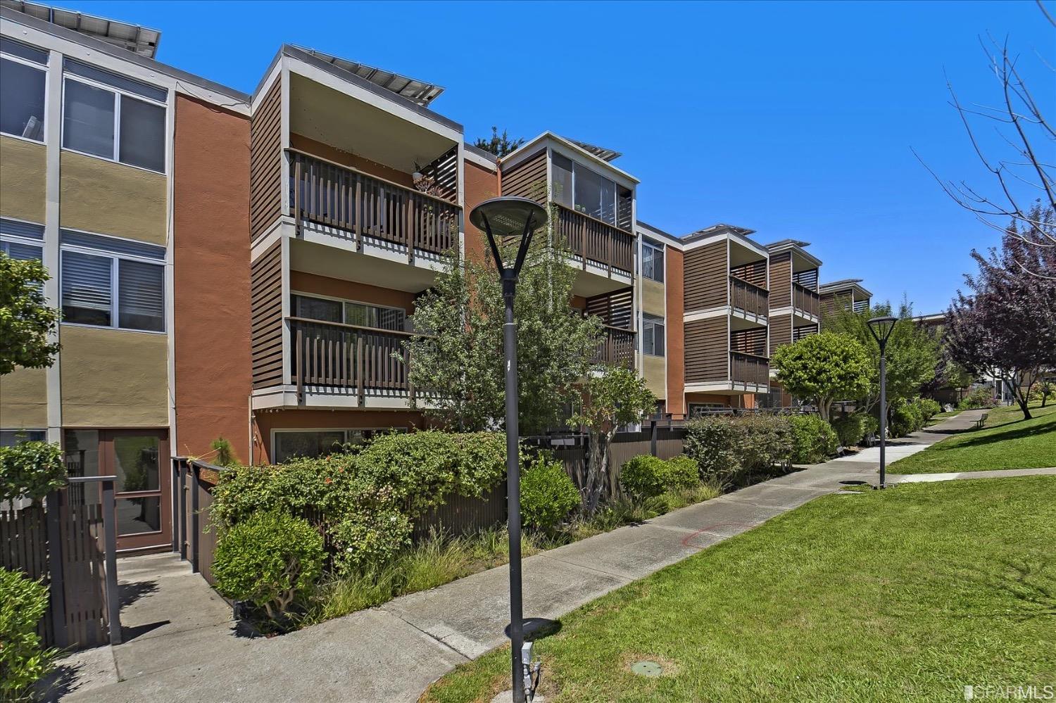 50 Inca Lane, Unit 5 San Francisco, CA 94115 - Photo 4 of 33 a front view of a house with a yard