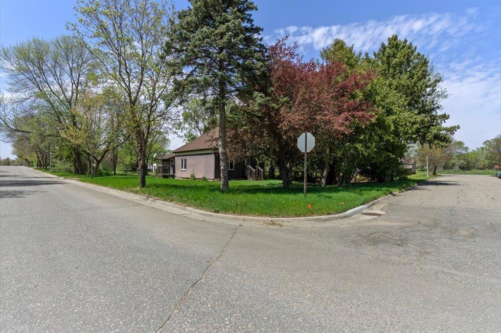 323 4th Street Southeast Staples, MN 56479 - Photo 21 of 26