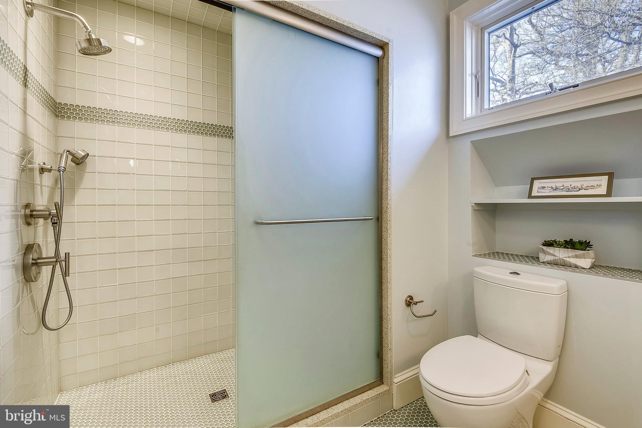 5510 Lambeth Road Bethesda, MD 20814 - Photo 34 of 53 Hall Bath