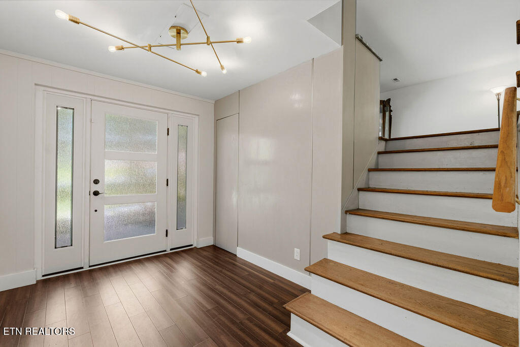 853 West Outer Drive Oak Ridge, TN 37830 - Photo 10 of 59 Entry