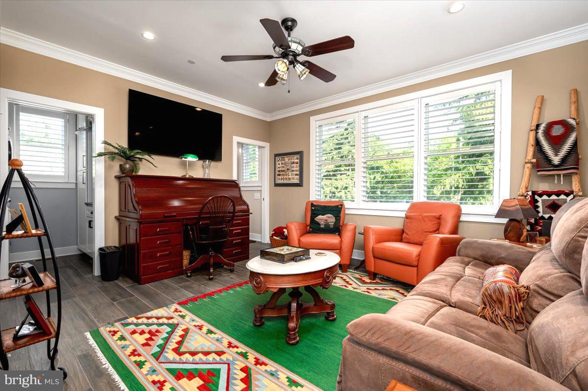 583 Riverside Drive Pasadena, MD 21122 - Photo 15 of 54 Family room