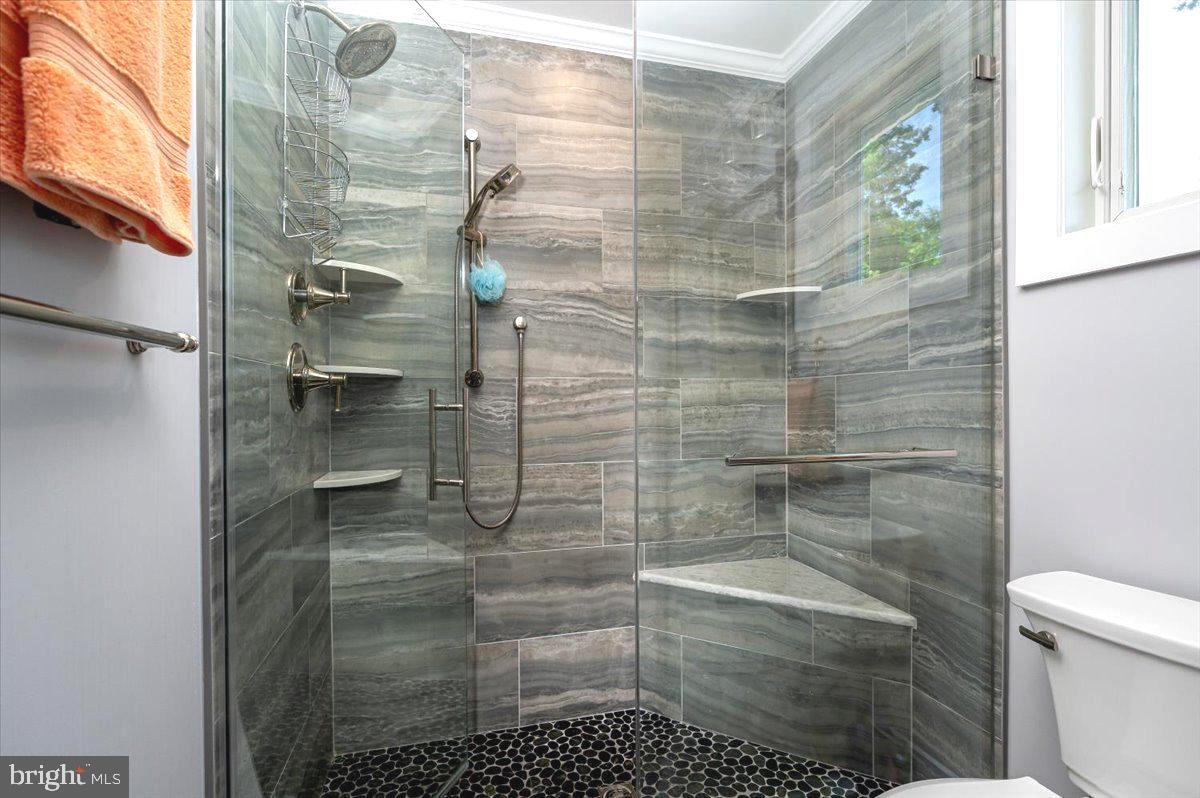 583 Riverside Drive Pasadena, MD 21122 - Photo 27 of 54 Owners Suite -Luxurious bath