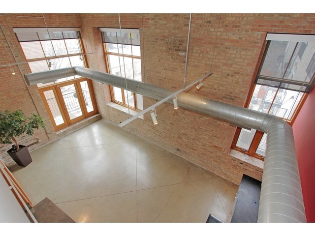 2101 West Rice Street, Unit 301 Chicago, IL 60622 - Photo 7 of 13 a view of an entryway