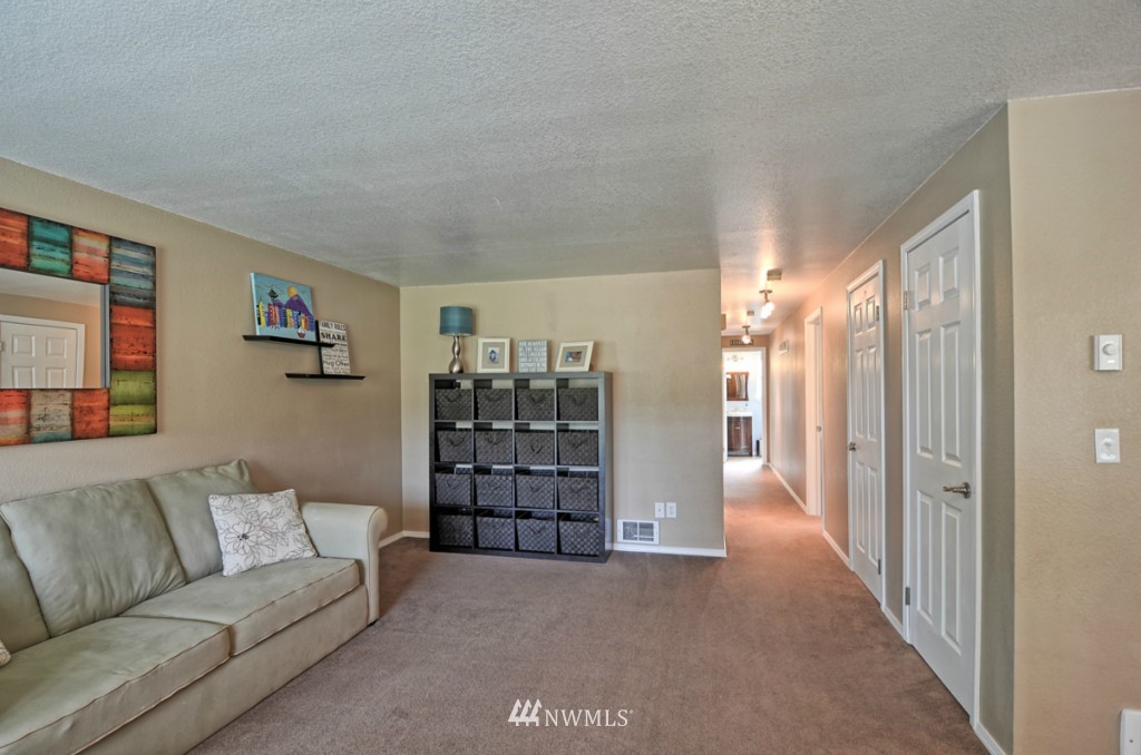 16617 26th Drive Southeast Bothell, WA 98012 - Photo 5 of 25 Gallery Image 5