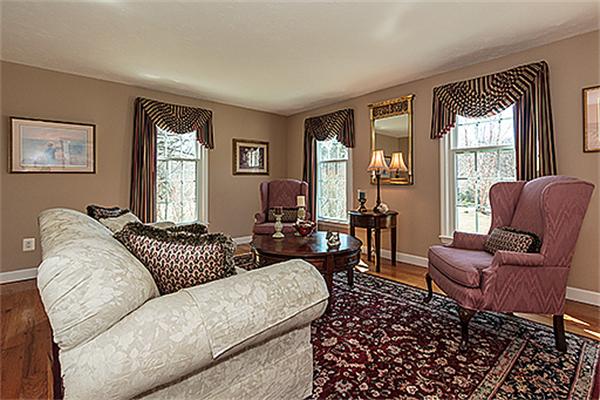 21 Landmark Road Westford, MA 01886 - Photo 7 of 30 Gallery Image 7