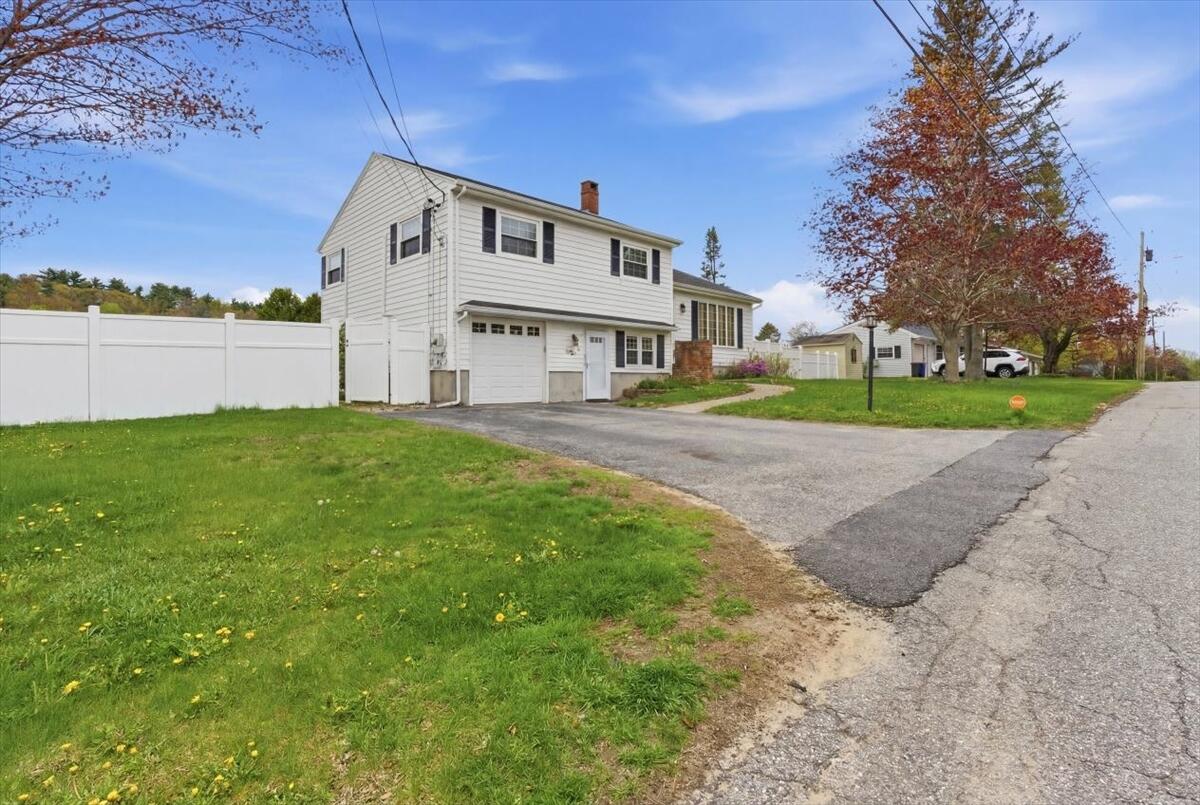 37 Stevens Street Lewiston, ME 04240 - Photo 3 of 50 20-DSC04988_reedit_c9202275