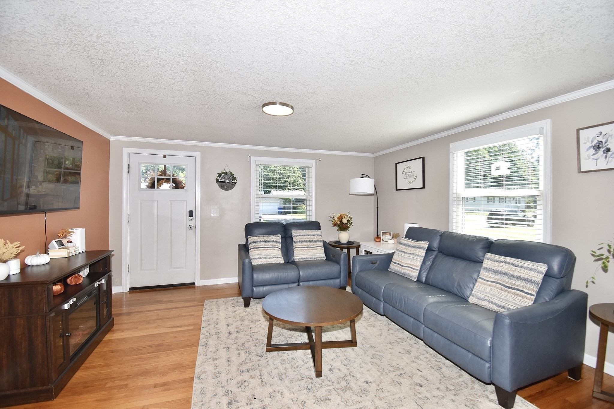 92 Louis Road Springfield, MA 01118 - Photo 12 of 34 Gallery Image 12