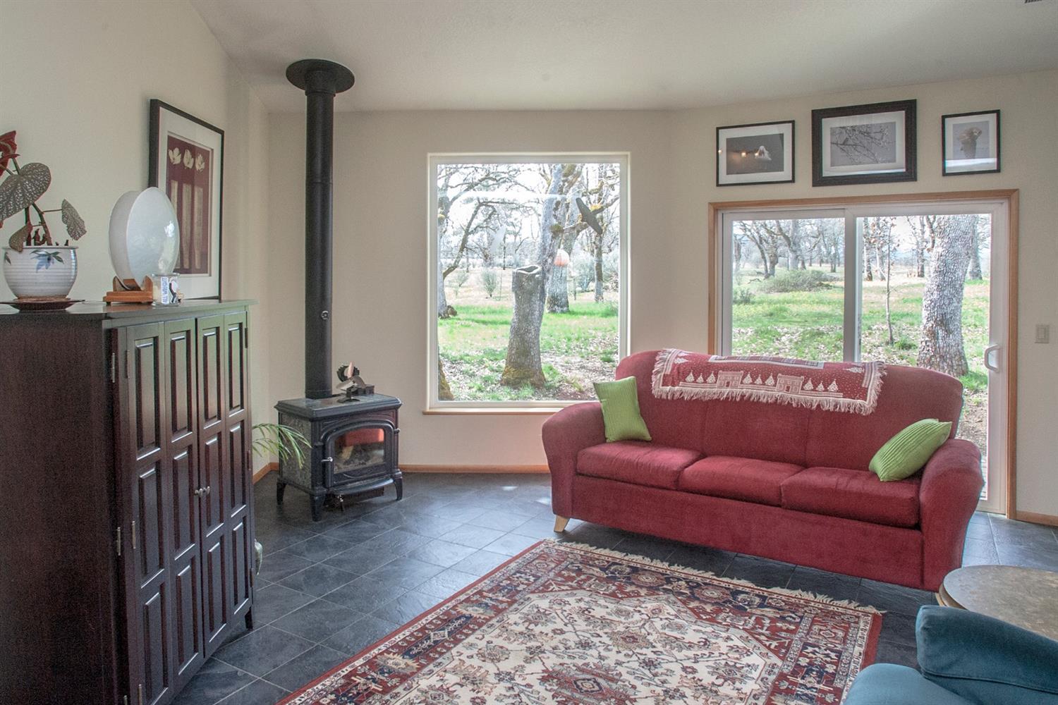 4727 Dodge Road White City, OR 97503 - Photo 9 of 25 Great room from front entrance