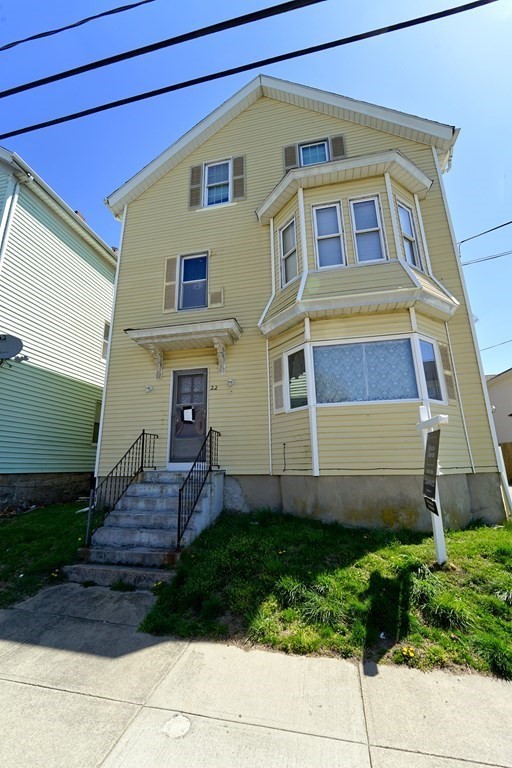 a view of a house with a yard